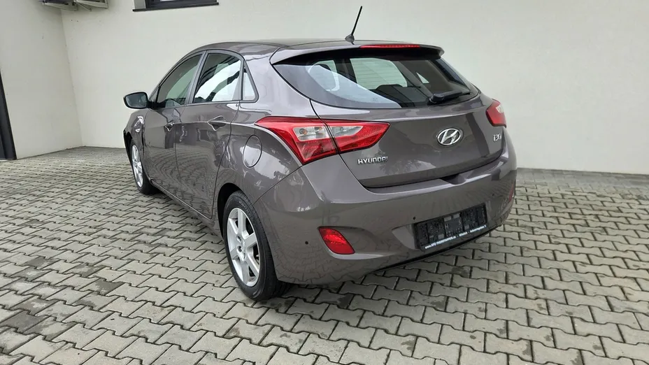 HYUNDAI i30 -