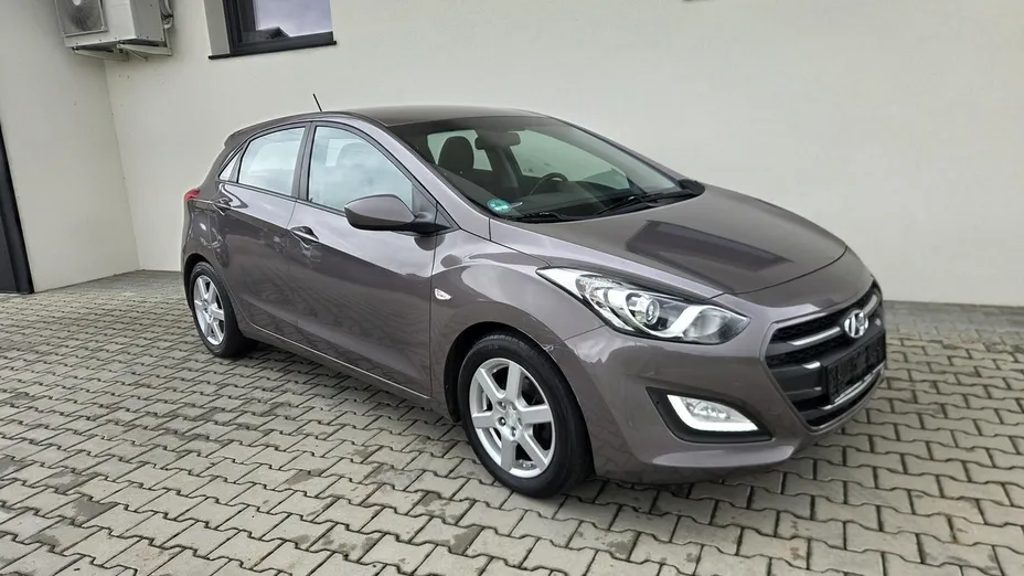 HYUNDAI i30 -