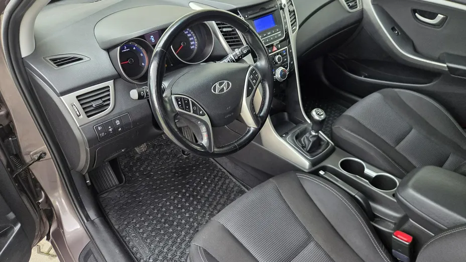 HYUNDAI i30 -