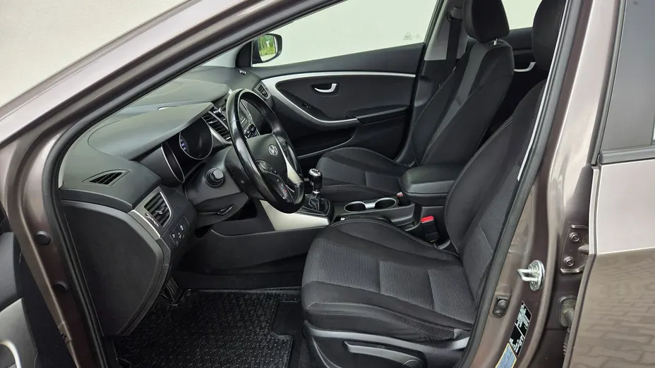 HYUNDAI i30 -