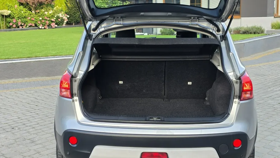 NISSAN Qashqai -