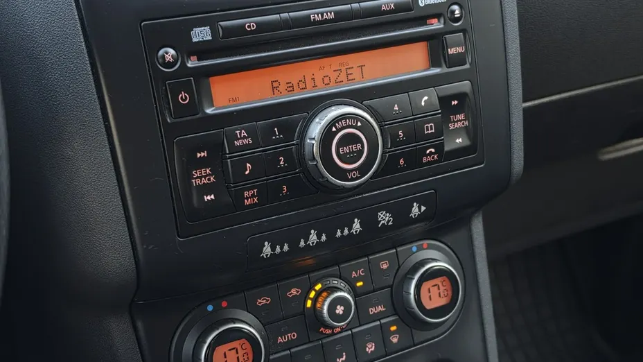 NISSAN Qashqai -