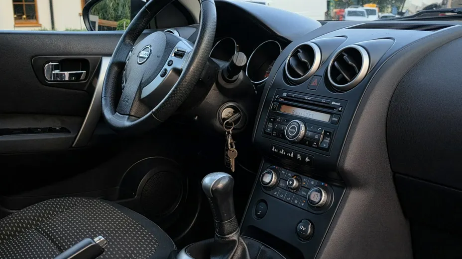NISSAN Qashqai -