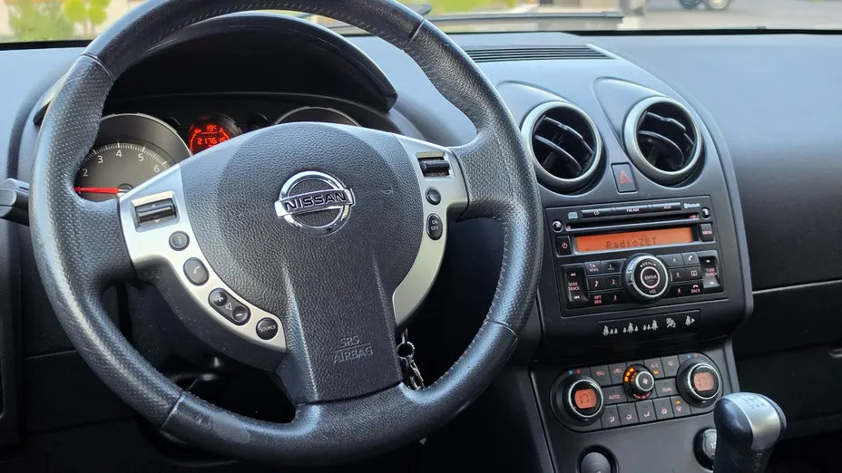 NISSAN Qashqai -