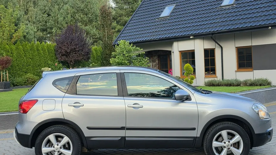 NISSAN Qashqai -