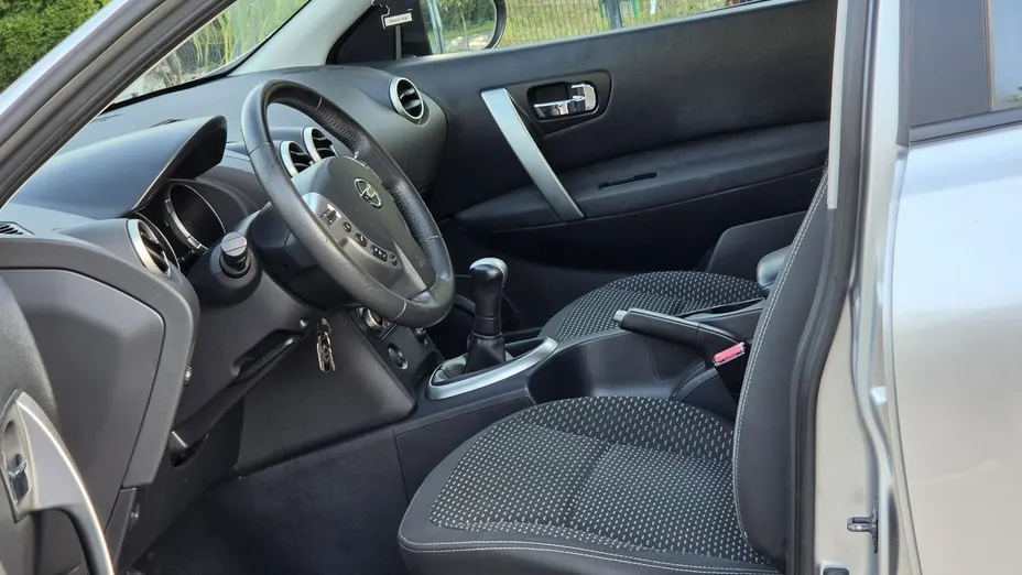 NISSAN Qashqai -