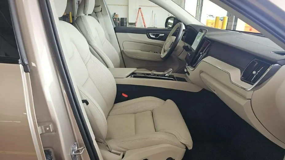 VOLVO XC60 -