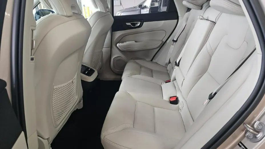 VOLVO XC60 -