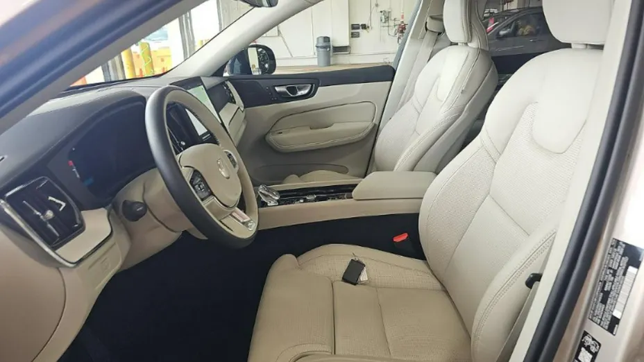 VOLVO XC60 -