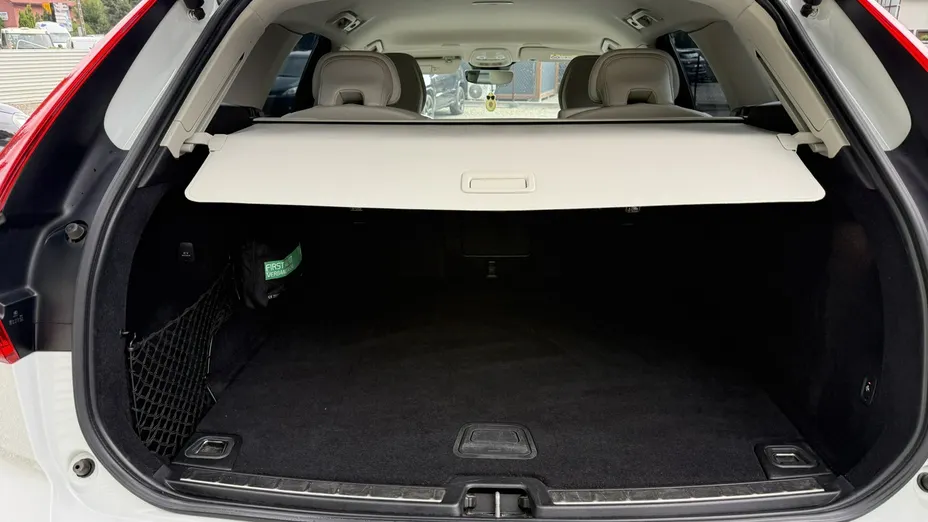 VOLVO XC60 -