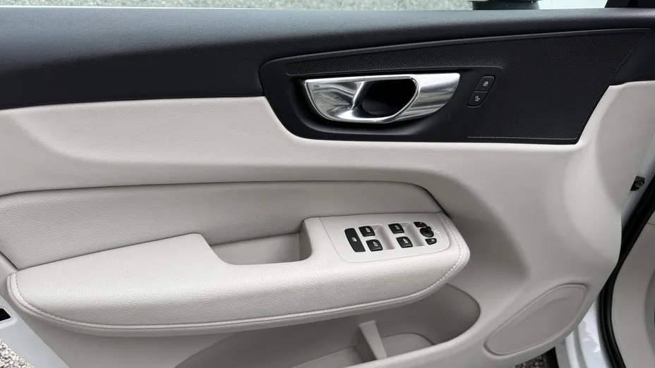 VOLVO XC60 -