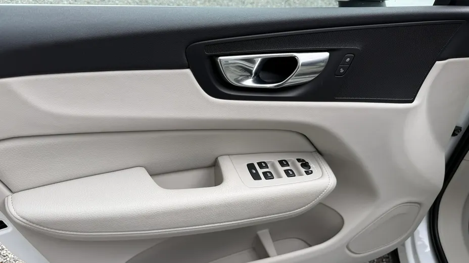 VOLVO XC60 -