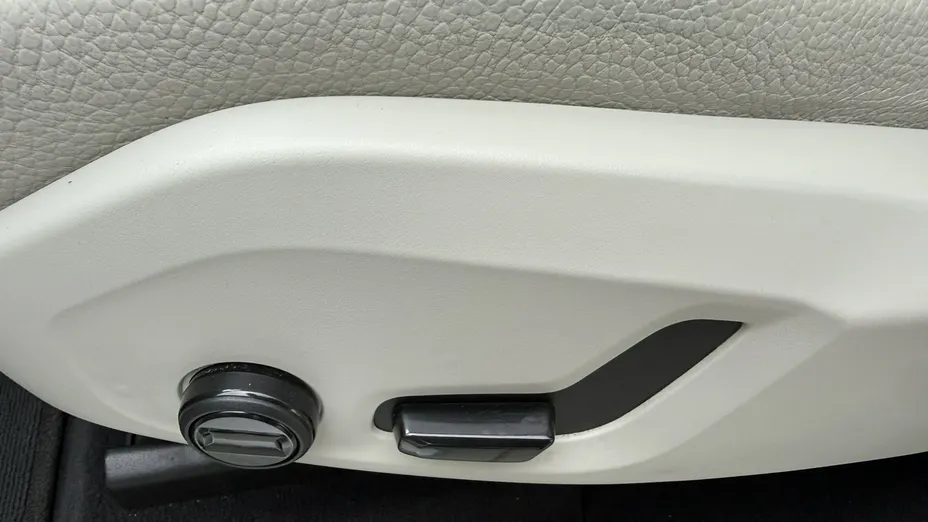 VOLVO XC60 -