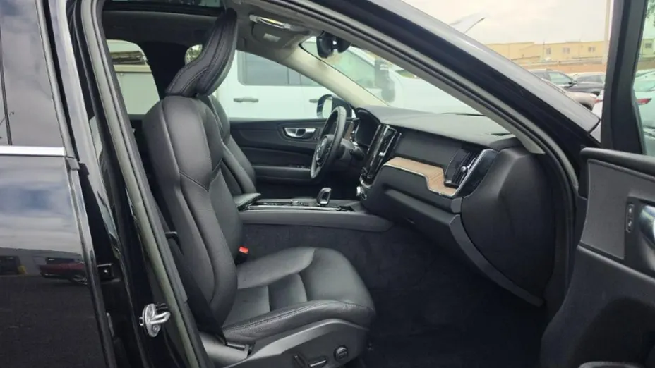 VOLVO XC60 -