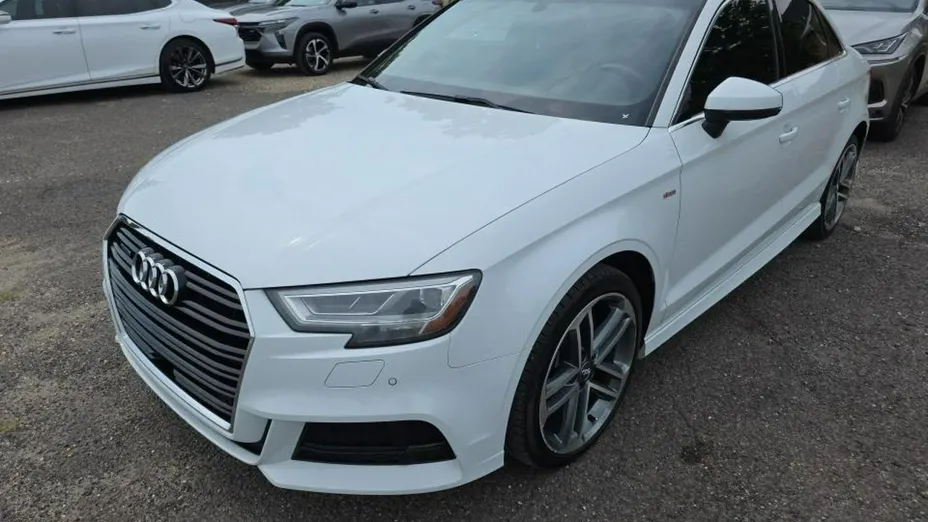 AUDI A3 Limousine -