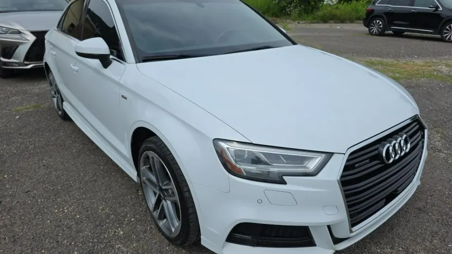 AUDI A3 Limousine -
