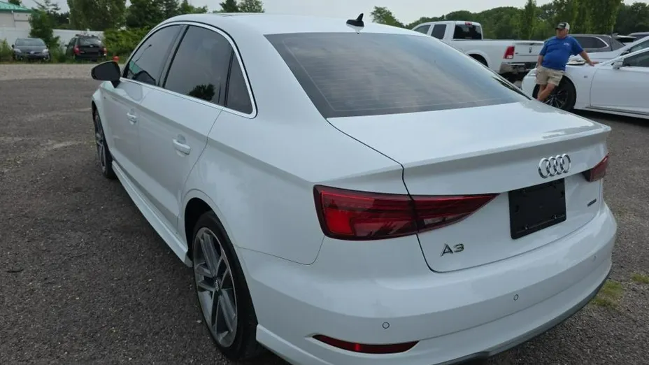 AUDI A3 Limousine -