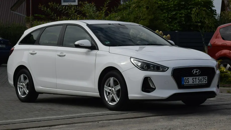 HYUNDAI i30 -