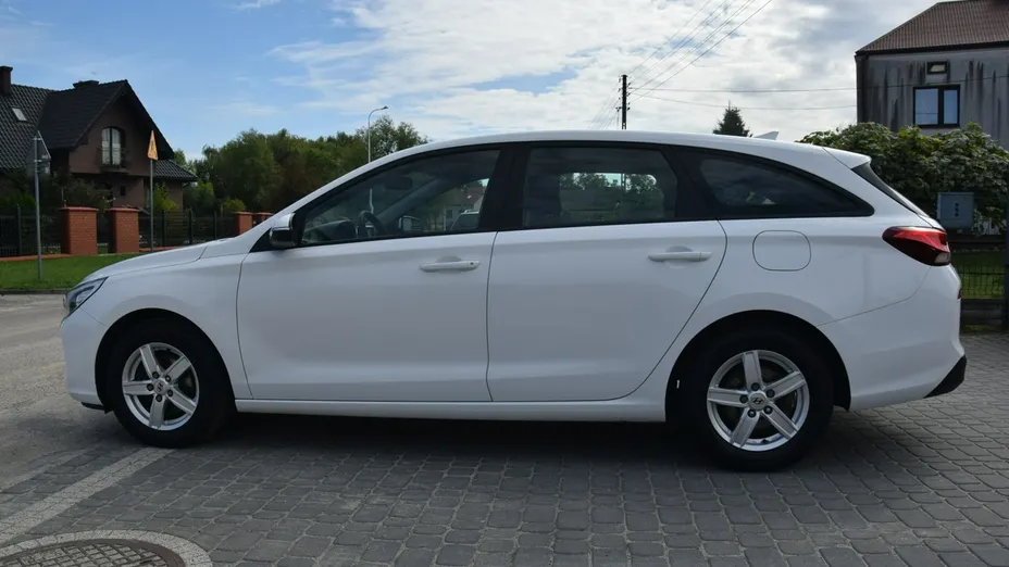 HYUNDAI i30 -