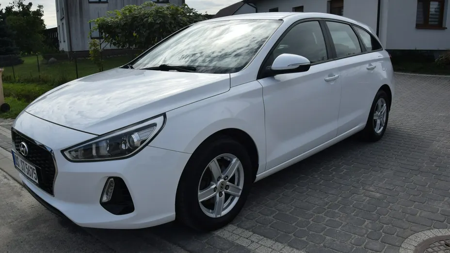 HYUNDAI i30 -