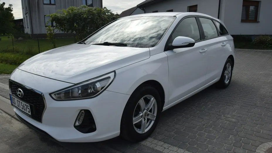 HYUNDAI i30 -