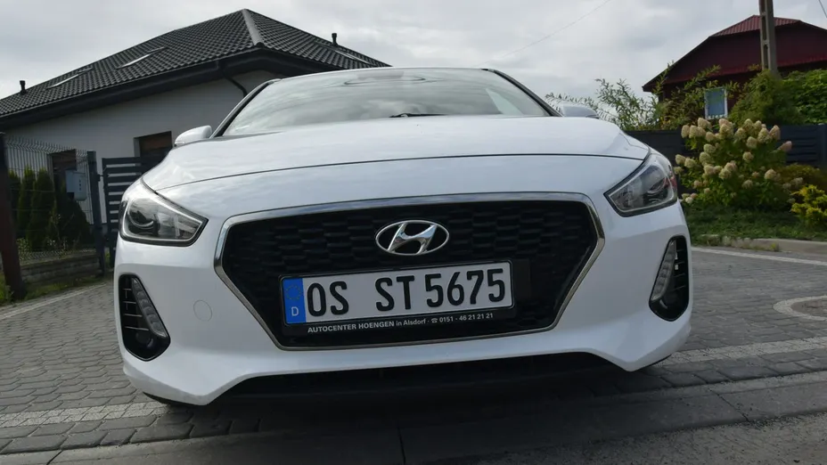 HYUNDAI i30 -