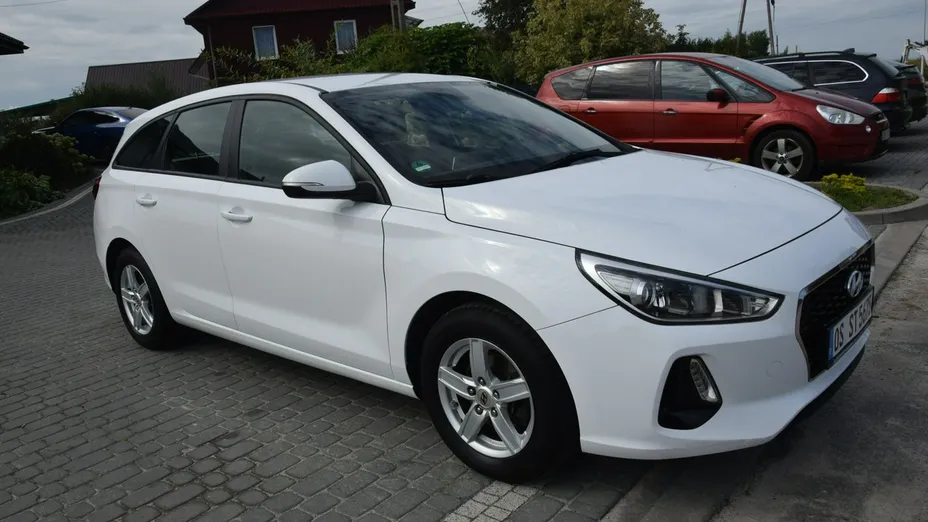HYUNDAI i30 -