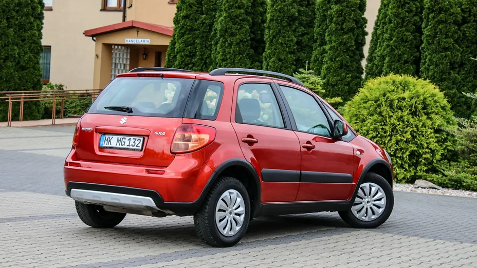 SUZUKI SX4 -