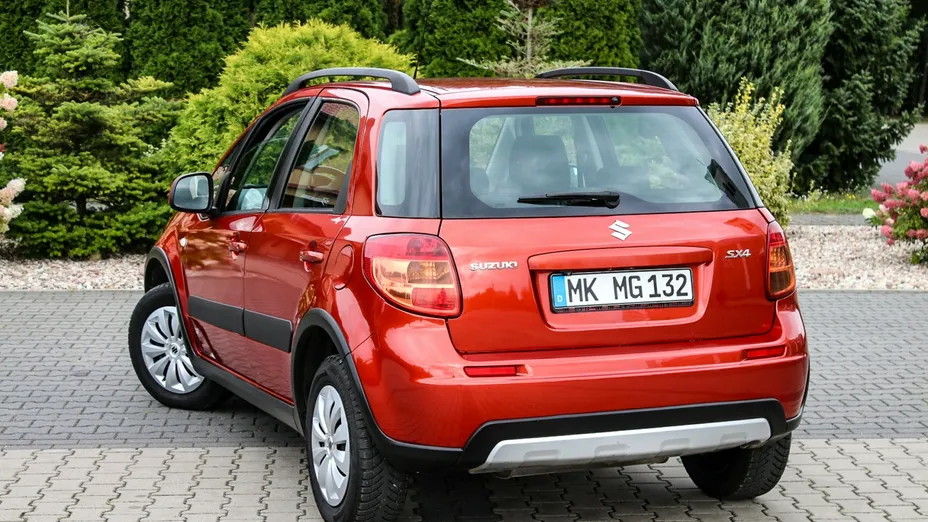 SUZUKI SX4 -