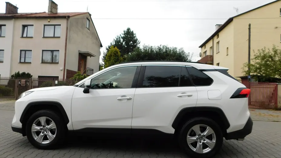 TOYOTA RAV4 -