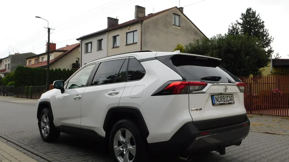 TOYOTA RAV4 -
