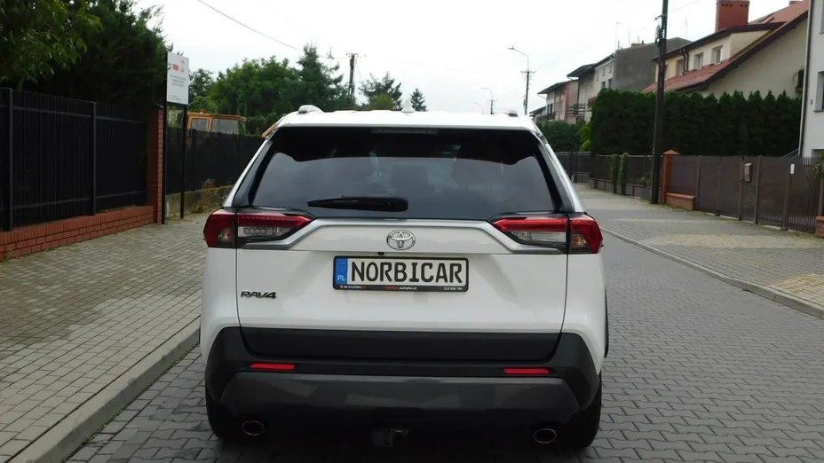 TOYOTA RAV4 -