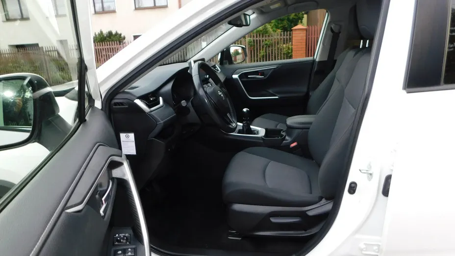 TOYOTA RAV4 -