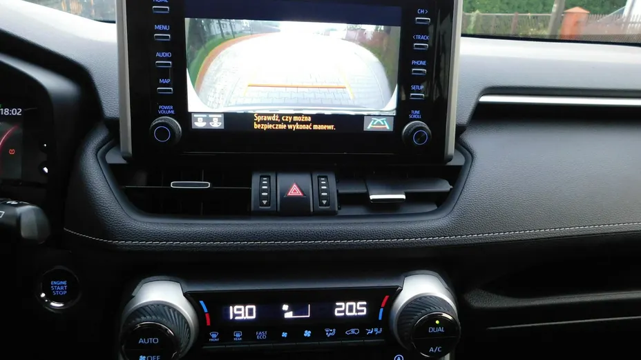 TOYOTA RAV4 -