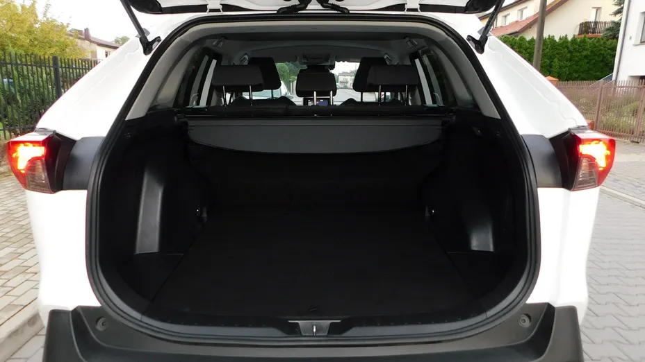 TOYOTA RAV4 -