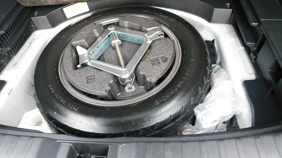 TOYOTA RAV4 -
