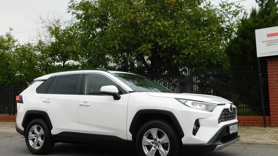 TOYOTA RAV4 -