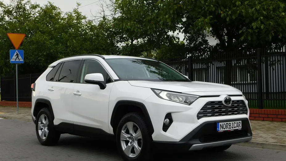TOYOTA RAV4 -