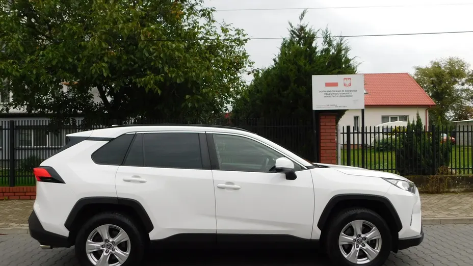 TOYOTA RAV4 -