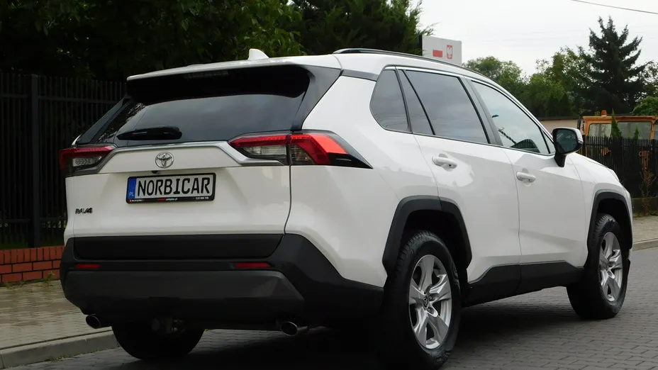TOYOTA RAV4 -
