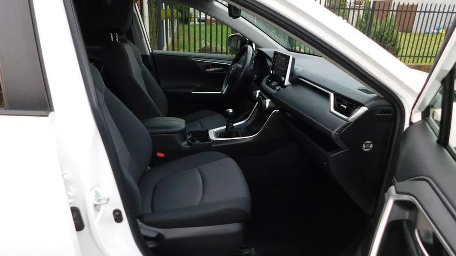 TOYOTA RAV4 -
