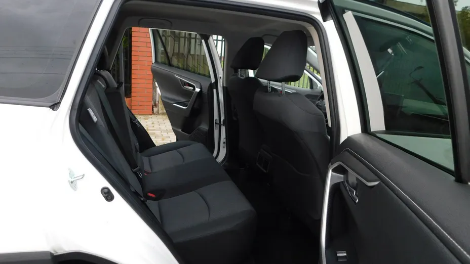 TOYOTA RAV4 -