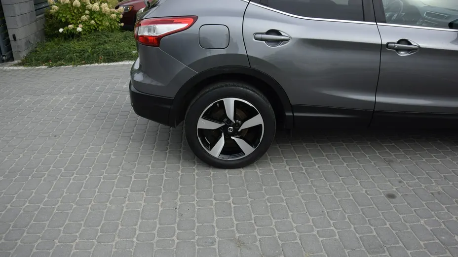 NISSAN Qashqai -