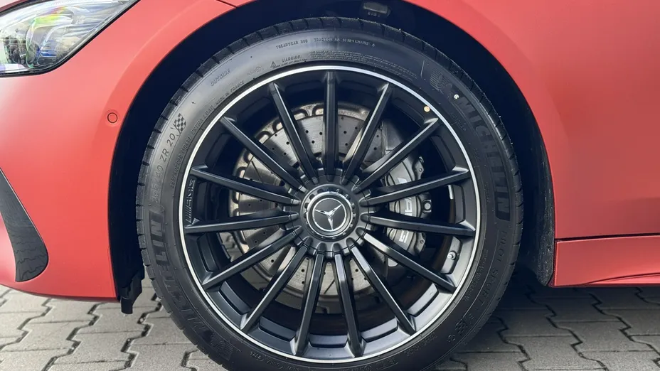 MERCEDES-BENZ AMG GT -