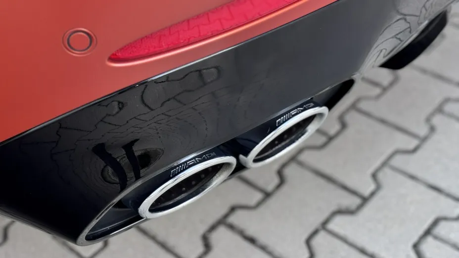 MERCEDES-BENZ AMG GT -
