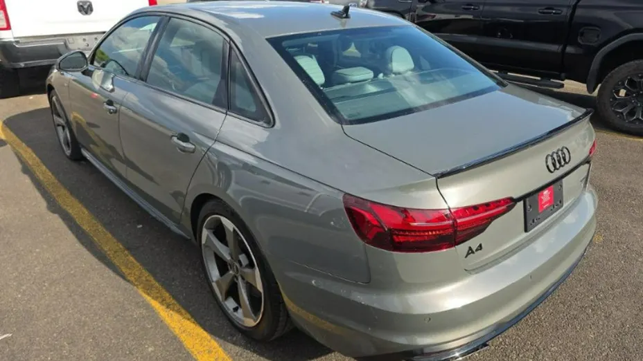 AUDI A4 -