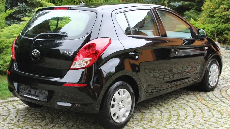 HYUNDAI i20 -