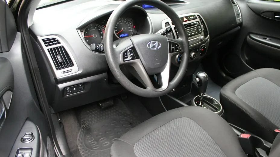 HYUNDAI i20 -