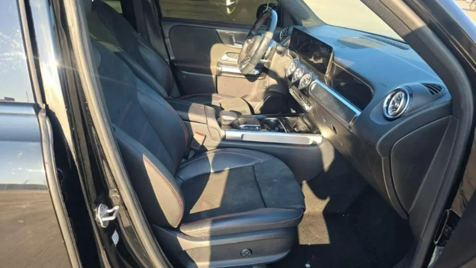 MERCEDES-BENZ GLB -