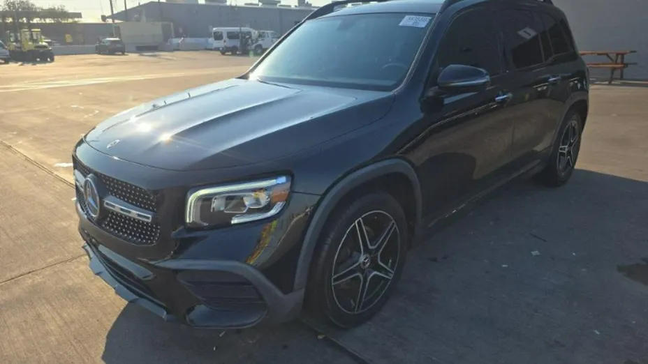 MERCEDES-BENZ GLB -